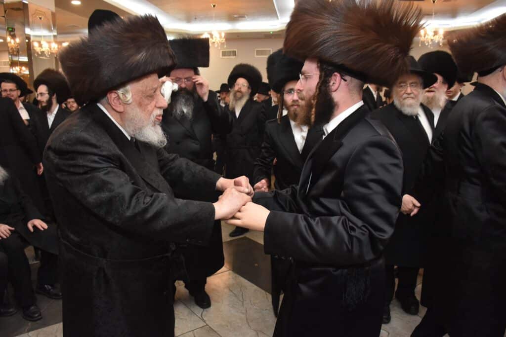 גלריה: שמחת החתונה בחצר הקודש אשלג