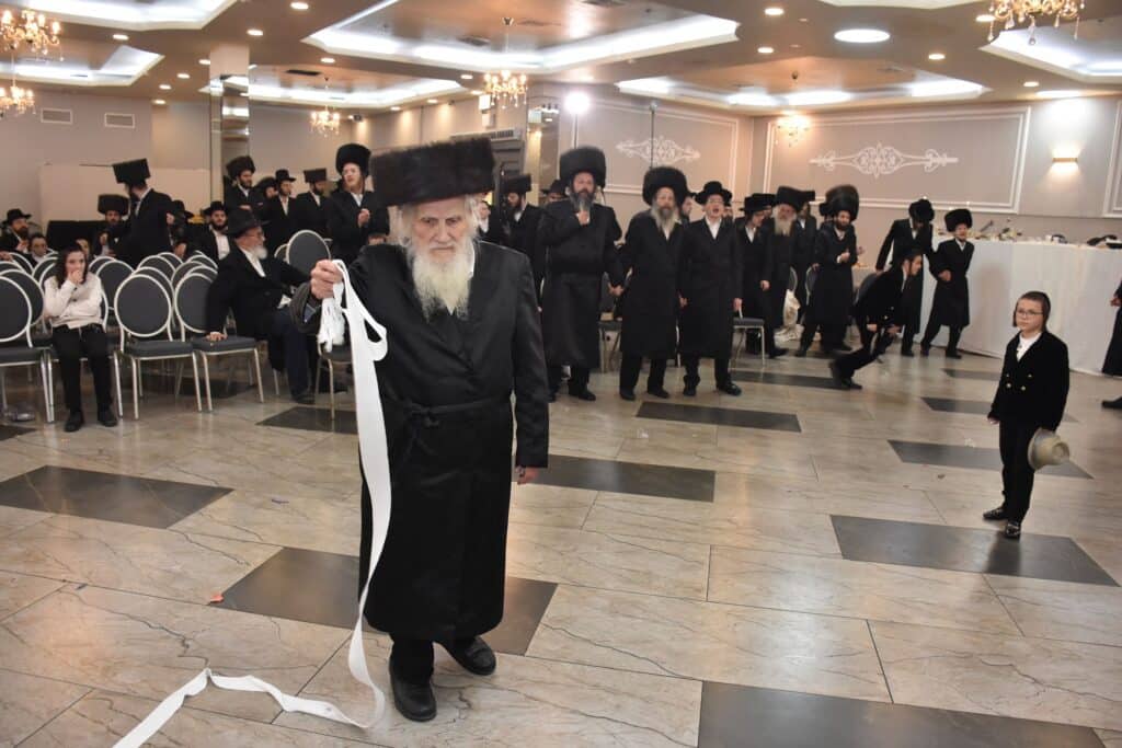 גלריה: שמחת החתונה בחצר הקודש אשלג