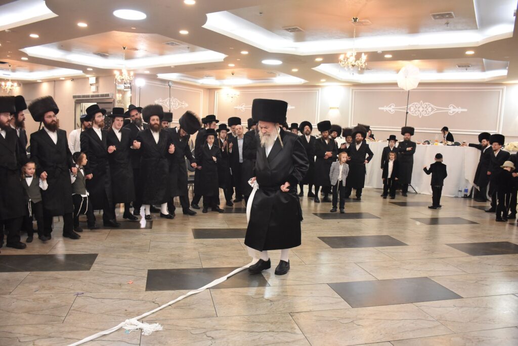 גלריה: שמחת החתונה בחצר הקודש אשלג