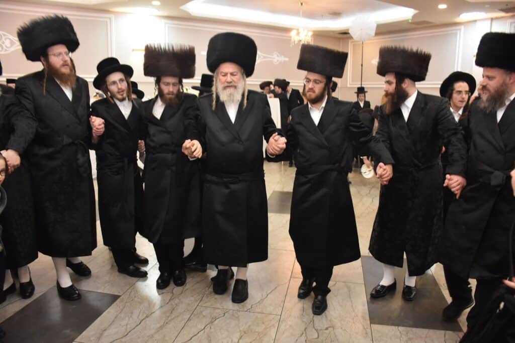 גלריה: שמחת החתונה בחצר הקודש אשלג