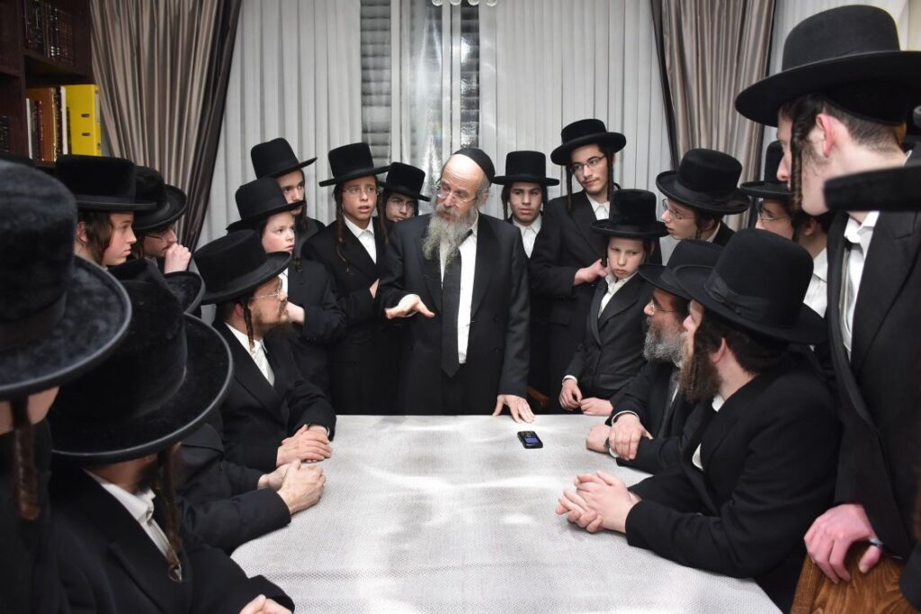 גלריה: התלמידים נבחנו אצל גדולי ישראל