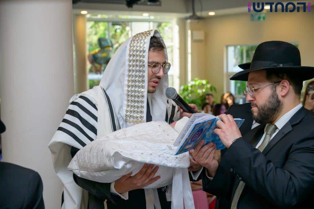 נינו של זקן המועצת נכנס בבריתו של אברהם אבינו