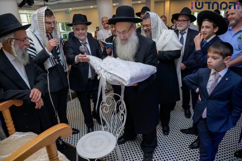 נינו של זקן המועצת נכנס בבריתו של אברהם אבינו