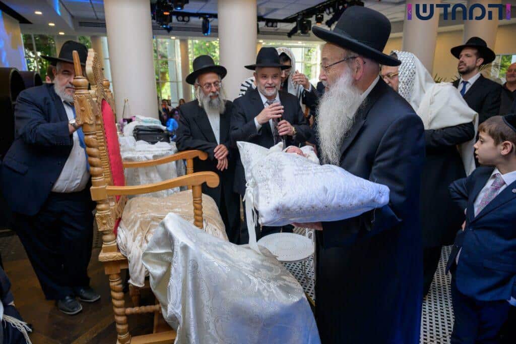 נינו של זקן המועצת נכנס בבריתו של אברהם אבינו