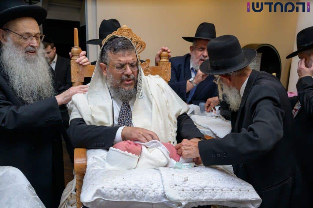 נינו של זקן המועצת נכנס בבריתו של אברהם אבינו