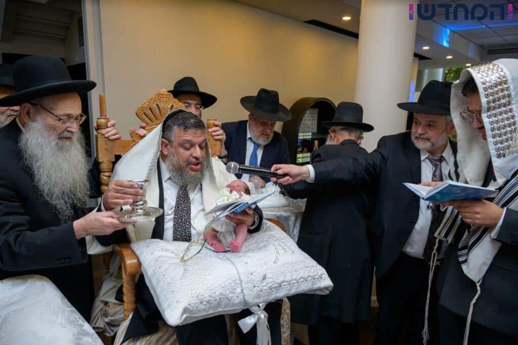 נינו של זקן המועצת נכנס בבריתו של אברהם אבינו