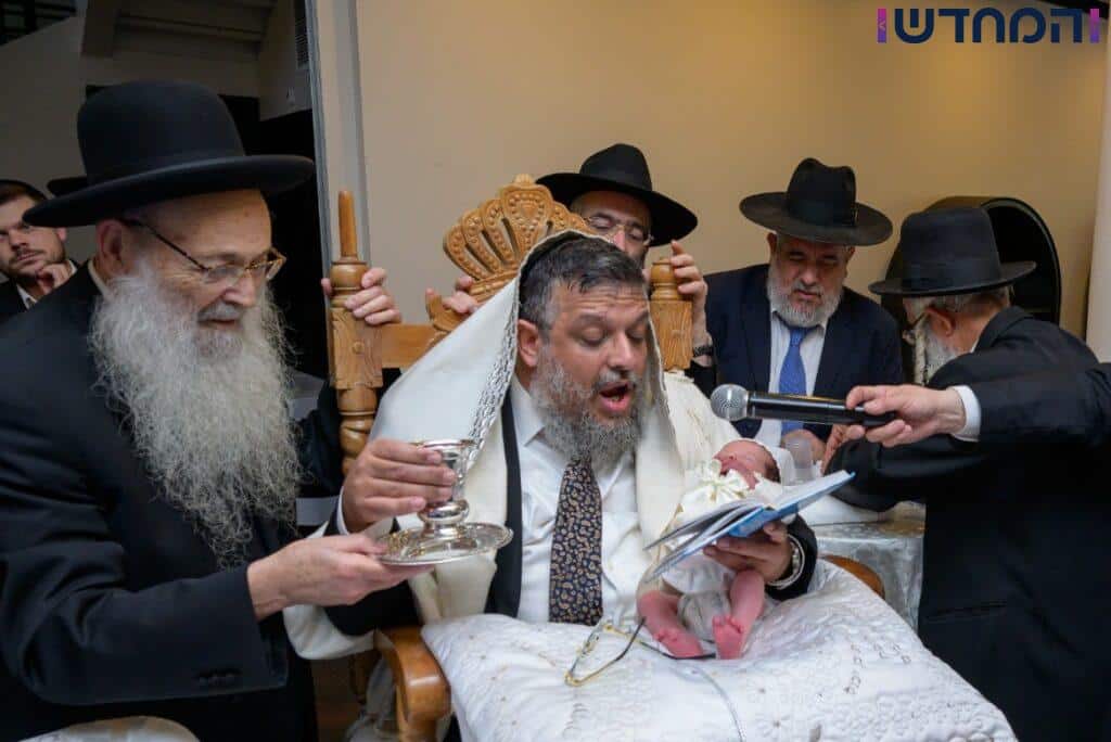 נינו של זקן המועצת נכנס בבריתו של אברהם אבינו