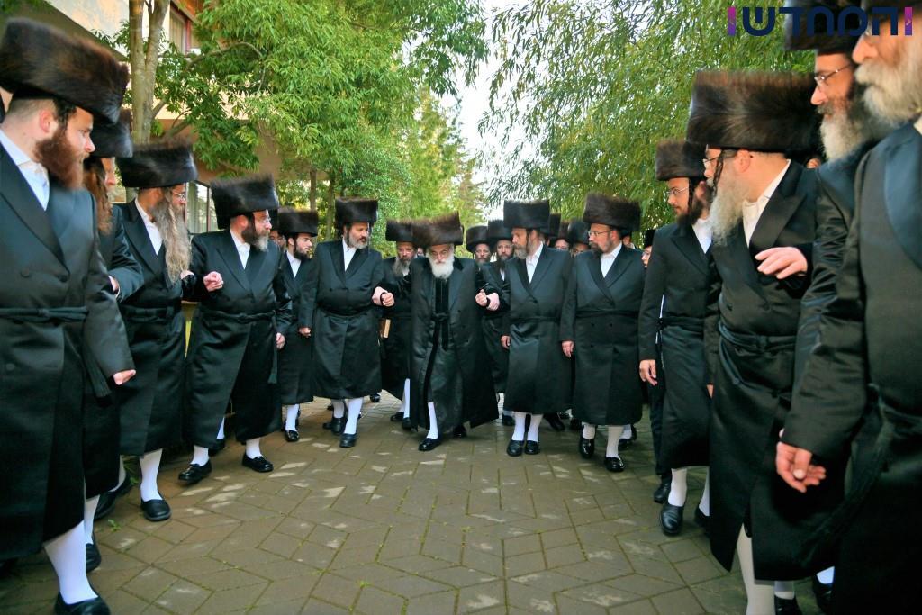 הרבי מויזניץ' שבת עם החסידים במלון בבאטומי