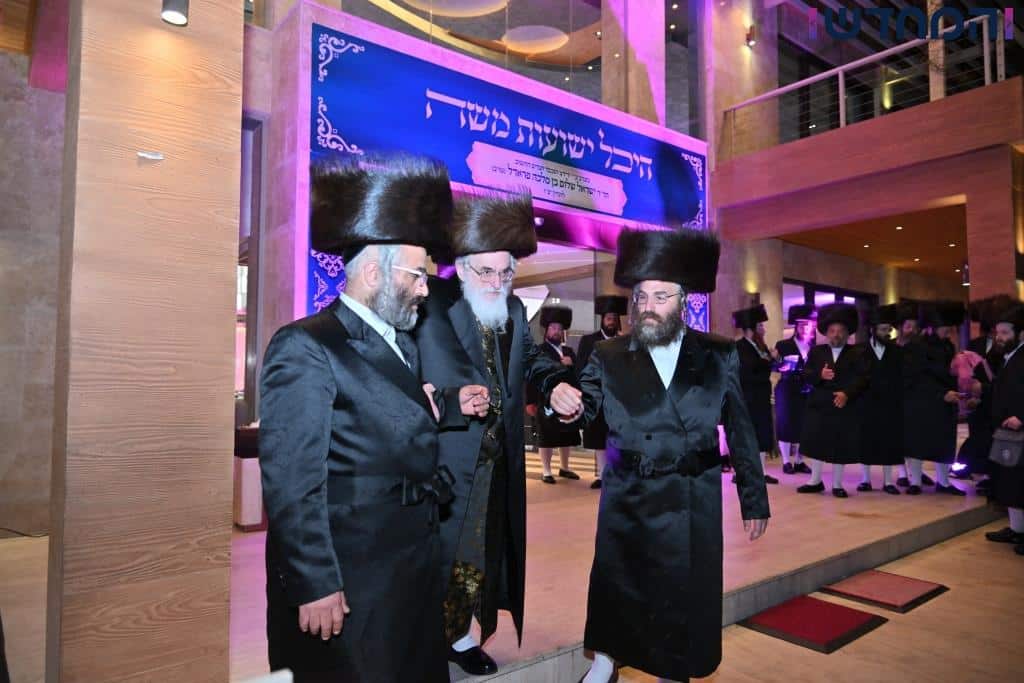 הרבי מויזניץ' שבת עם החסידים במלון בבאטומי