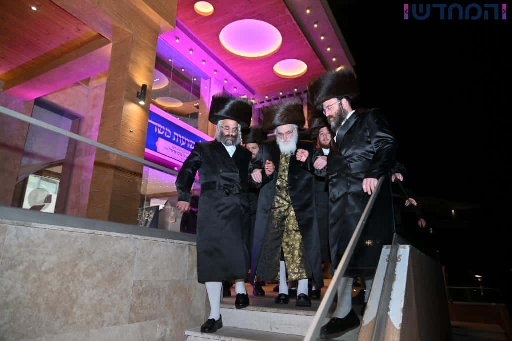 הרבי מויזניץ' שבת עם החסידים במלון בבאטומי