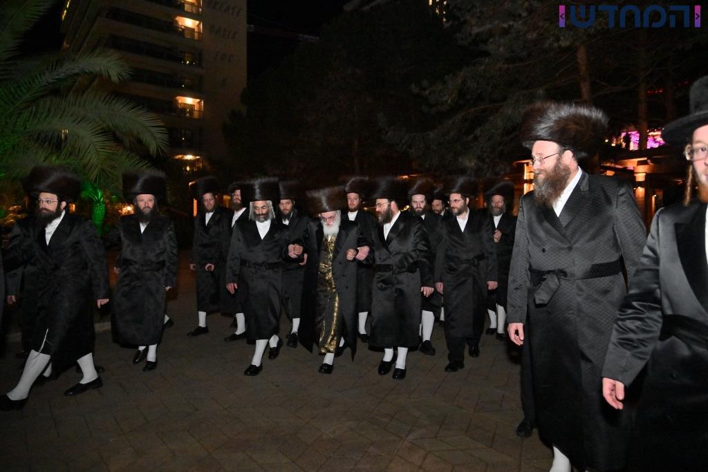 הרבי מויזניץ' שבת עם החסידים במלון בבאטומי