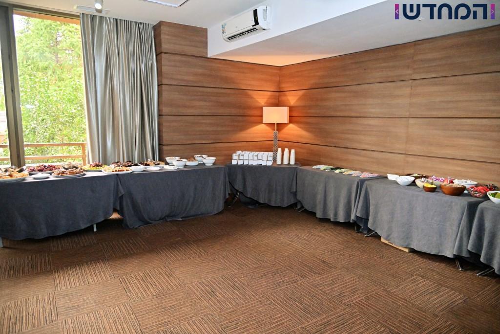 הרבי מויזניץ' שבת עם החסידים במלון בבאטומי