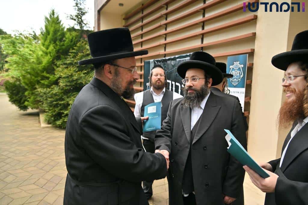 הרבי מויזניץ' שבת עם החסידים במלון בבאטומי