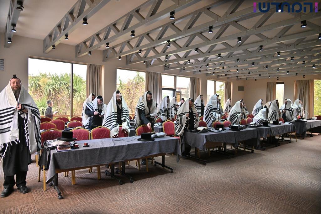 הרבי מויזניץ' שבת עם החסידים במלון בבאטומי