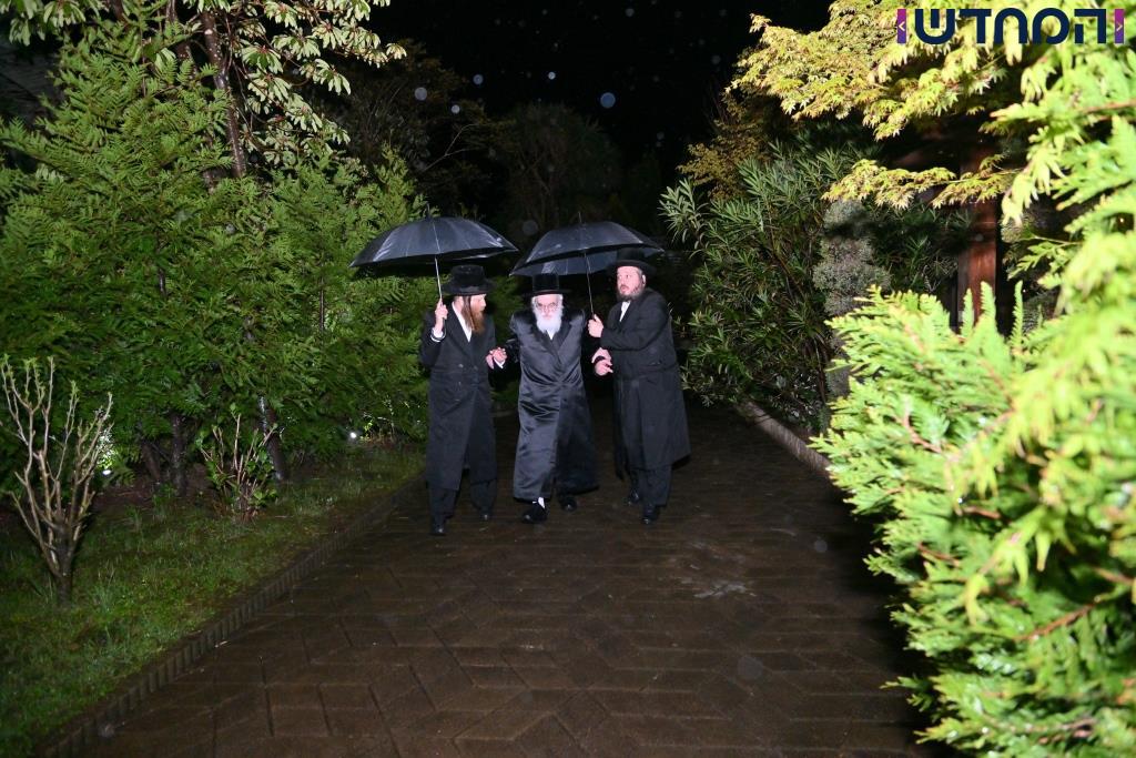 הרבי מויזניץ' שבת עם החסידים במלון בבאטומי