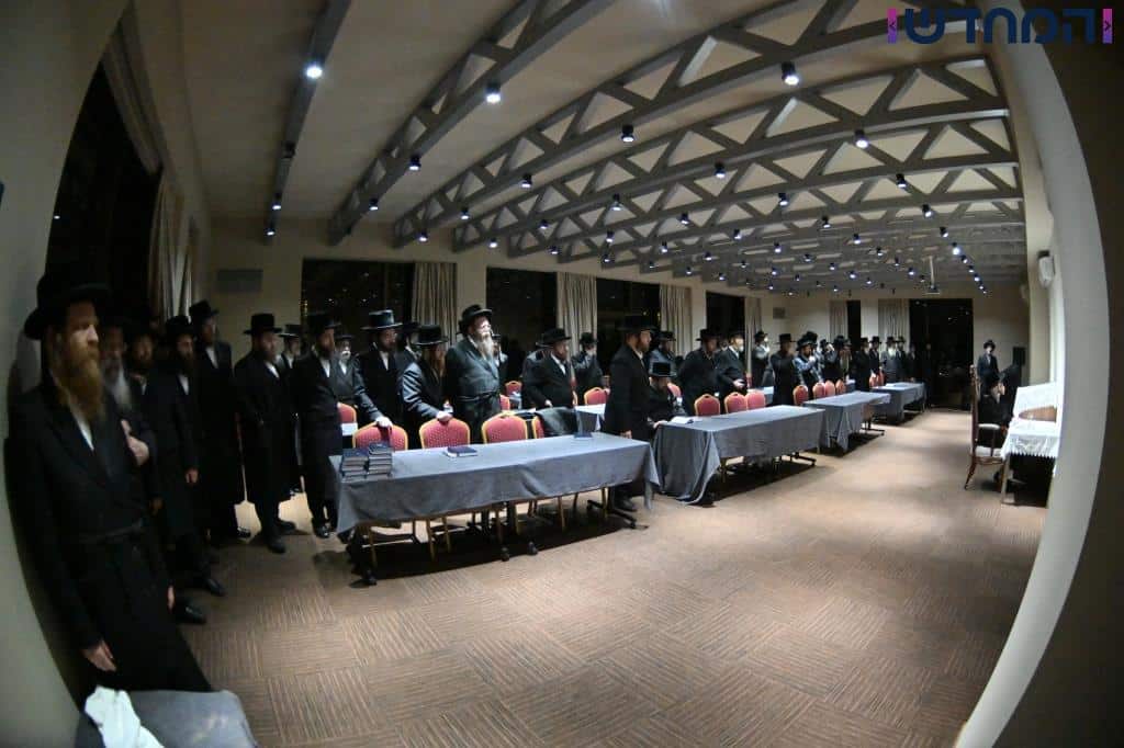 הרבי מויזניץ' שבת עם החסידים במלון בבאטומי