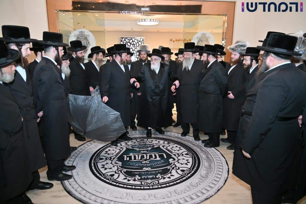 הרבי מויזניץ' שבת עם החסידים במלון בבאטומי