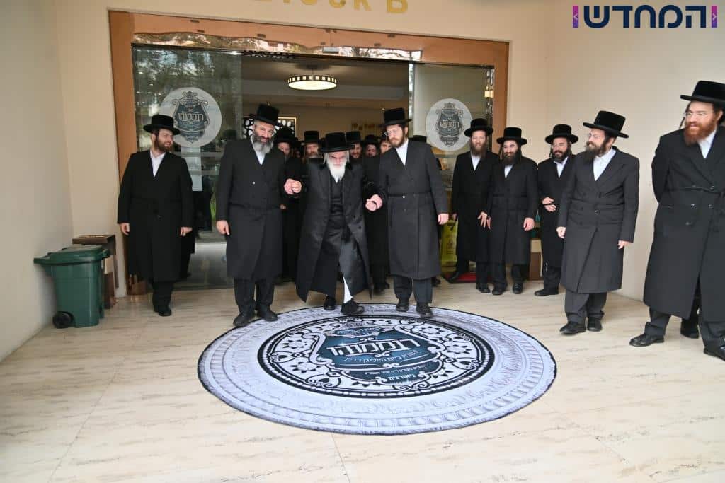 הרבי מויזניץ' שבת עם החסידים במלון בבאטומי