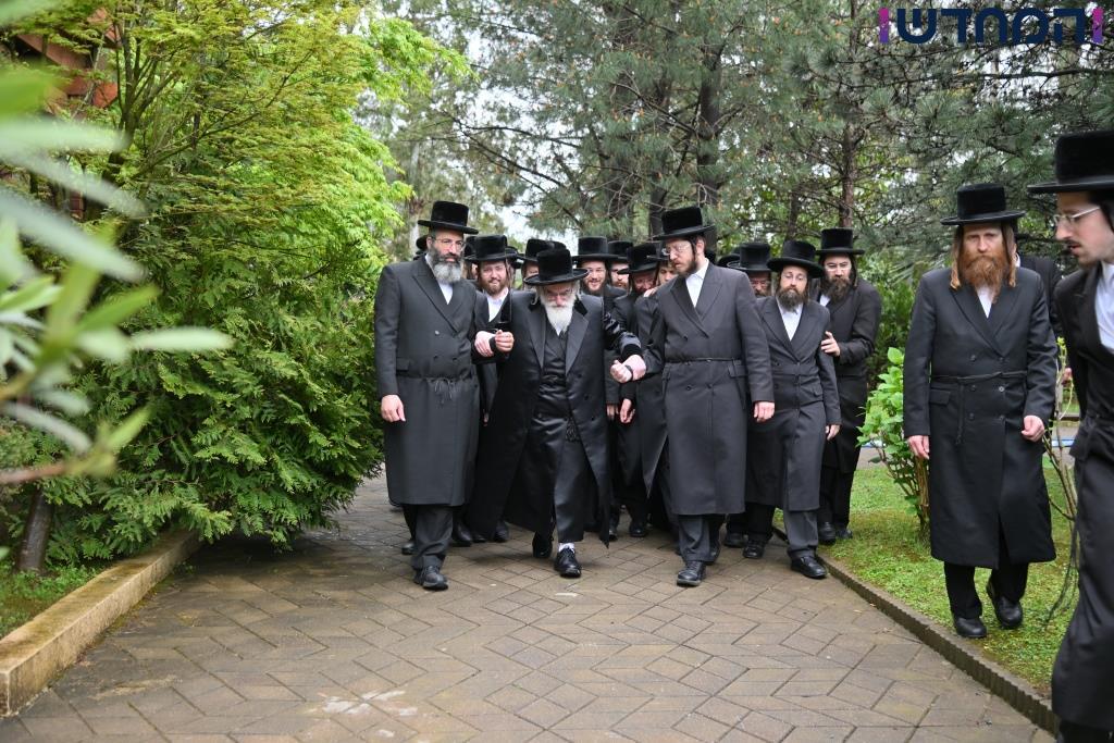 הרבי מויזניץ' שבת עם החסידים במלון בבאטומי