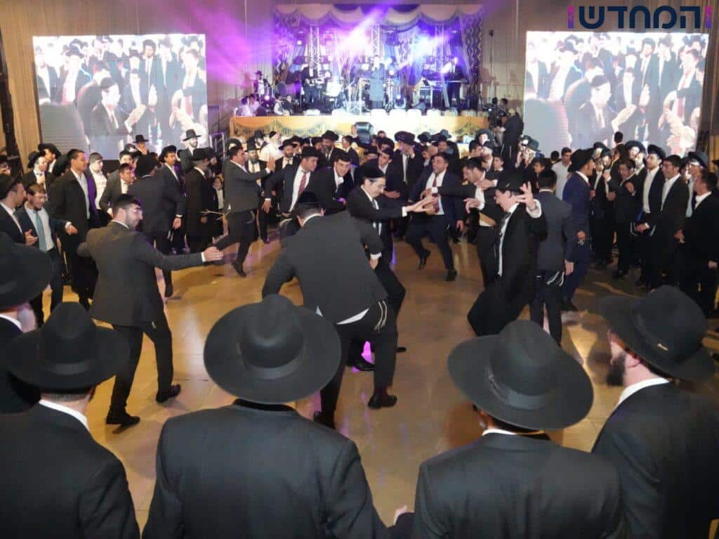 בישיבת אבני נזר הקבילו את ראש הישיבה ברגל בישיבת אבני נזר הקבילו את ראש הישיבה ברגל