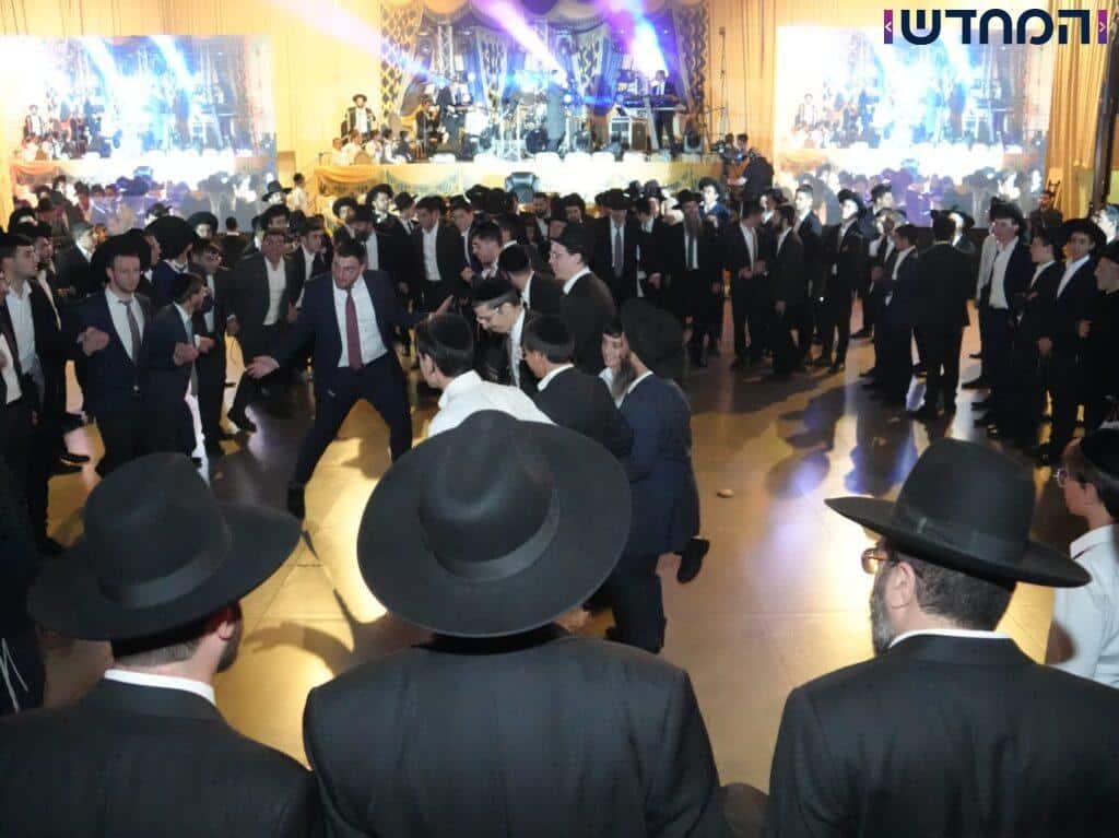 בישיבת אבני נזר הקבילו את ראש הישיבה ברגל בישיבת אבני נזר הקבילו את ראש הישיבה ברגל