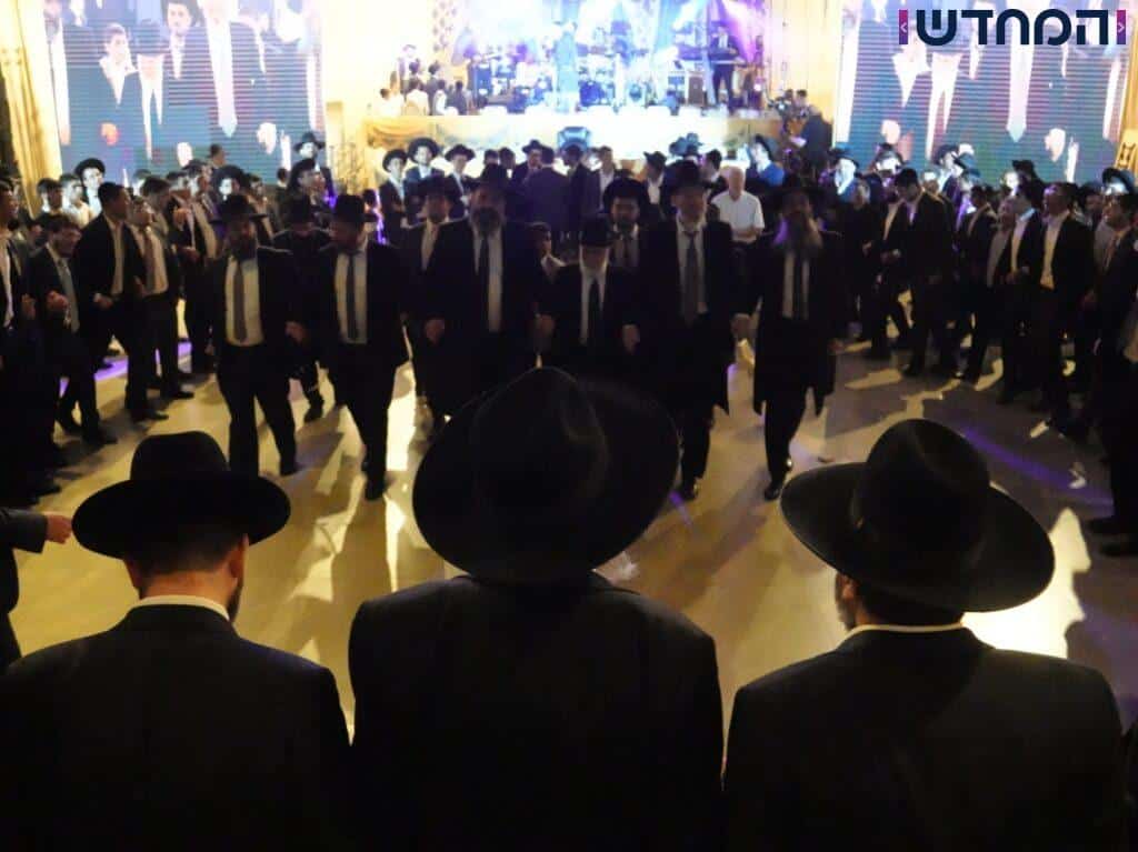 בישיבת אבני נזר הקבילו את ראש הישיבה ברגל בישיבת אבני נזר הקבילו את ראש הישיבה ברגל