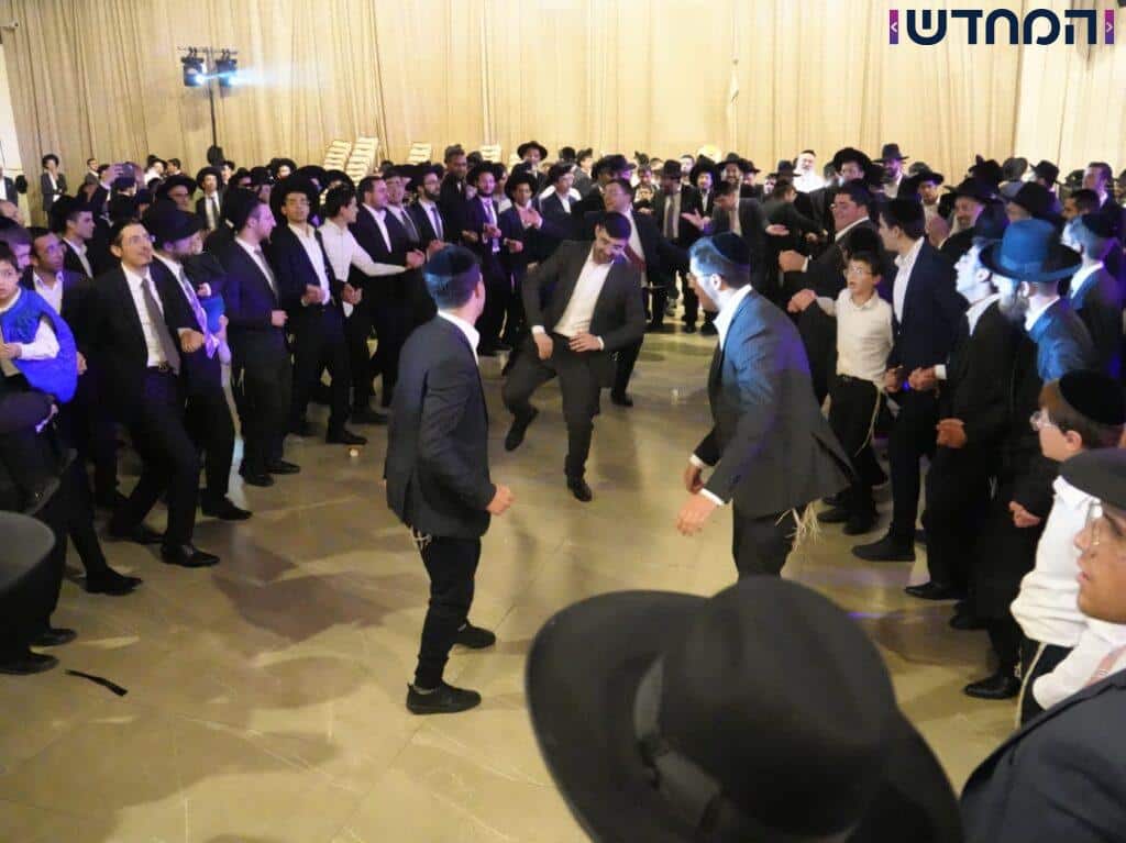 בישיבת אבני נזר הקבילו את ראש הישיבה ברגל בישיבת אבני נזר הקבילו את ראש הישיבה ברגל