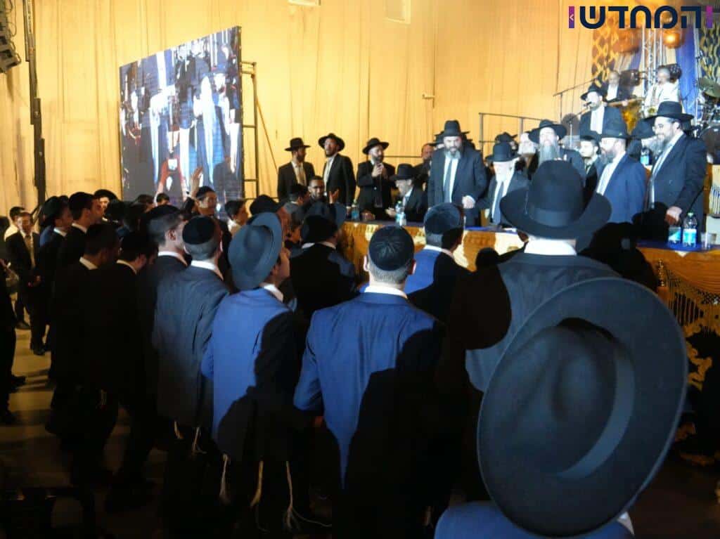 בישיבת אבני נזר הקבילו את ראש הישיבה ברגל בישיבת אבני נזר הקבילו את ראש הישיבה ברגל