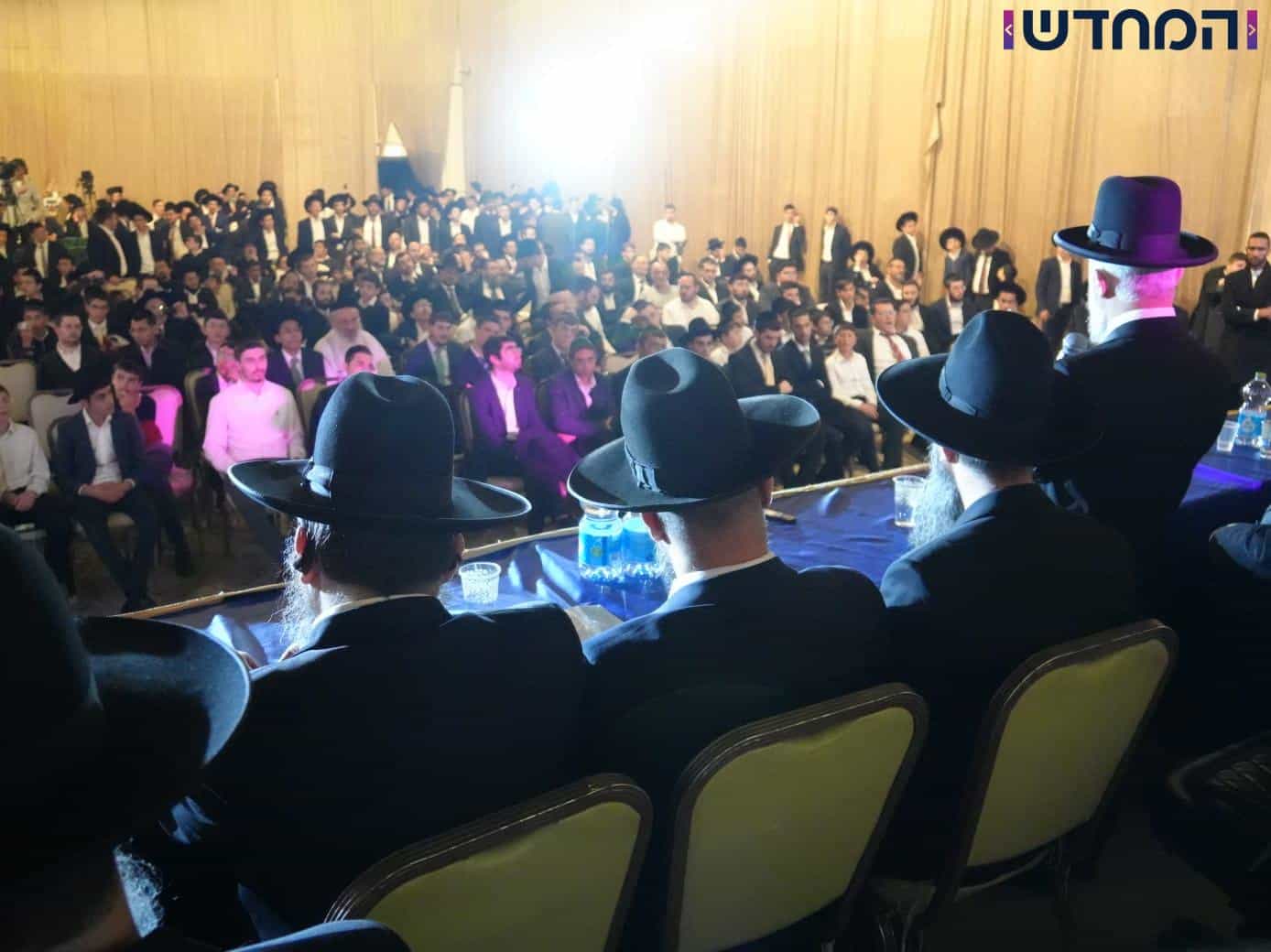 בישיבת אבני נזר הקבילו את ראש הישיבה ברגל בישיבת אבני נזר הקבילו את ראש הישיבה ברגל