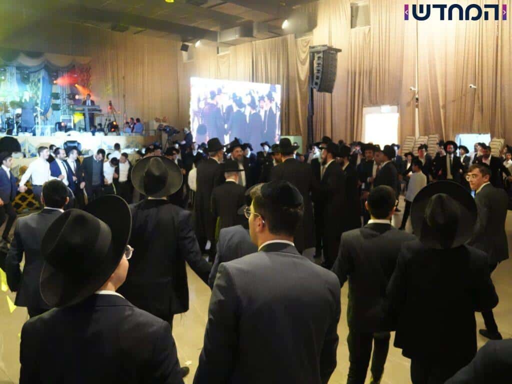 בישיבת אבני נזר הקבילו את ראש הישיבה ברגל בישיבת אבני נזר הקבילו את ראש הישיבה ברגל