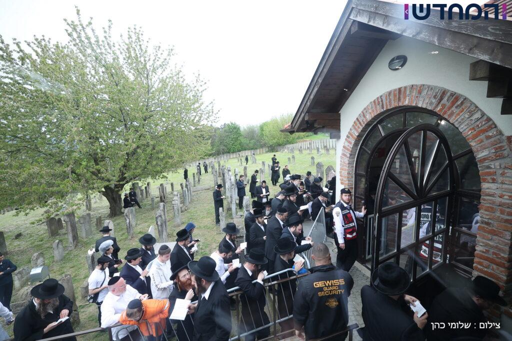 רבבות התפללו על ציונו של רבי ישעיה בן ר' משה מקרעסטיר זיע"א