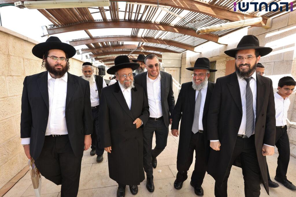 הגר"א עפג'ין חילק אלפי סלי מזון למשפחות