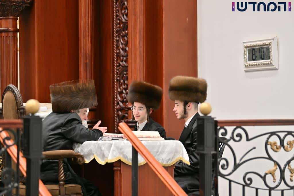 משאיבת מים עד נעילת החג: תיעוד ענק מחצר הקודש ויז'ניץ מרכז