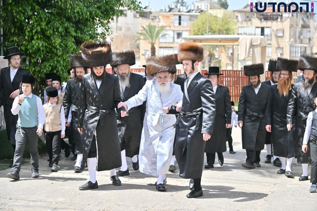 משאיבת מים עד נעילת החג: תיעוד ענק מחצר הקודש ויז'ניץ מרכז