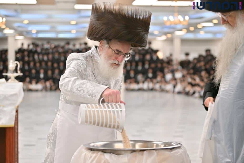 משאיבת מים עד נעילת החג: תיעוד ענק מחצר הקודש ויז'ניץ מרכז