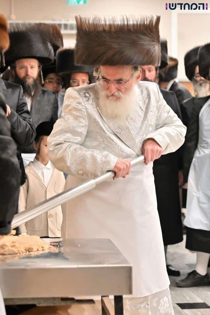 משאיבת מים עד נעילת החג: תיעוד ענק מחצר הקודש ויז'ניץ מרכז