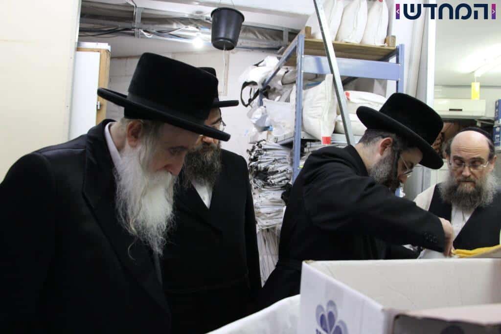 האדמו"ר יצא עם החסידים לטחינת חיטים