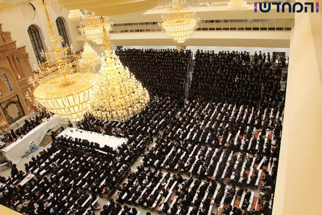 "לכוון על הרבי מבעלזא": טיש נעילת החג בויז'ניץ'