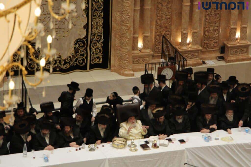 "לכוון על הרבי מבעלזא": טיש נעילת החג בויז'ניץ'