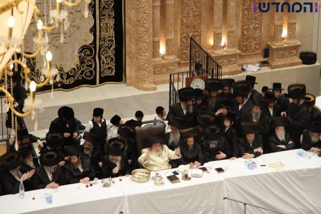 "לכוון על הרבי מבעלזא": טיש נעילת החג בויז'ניץ'