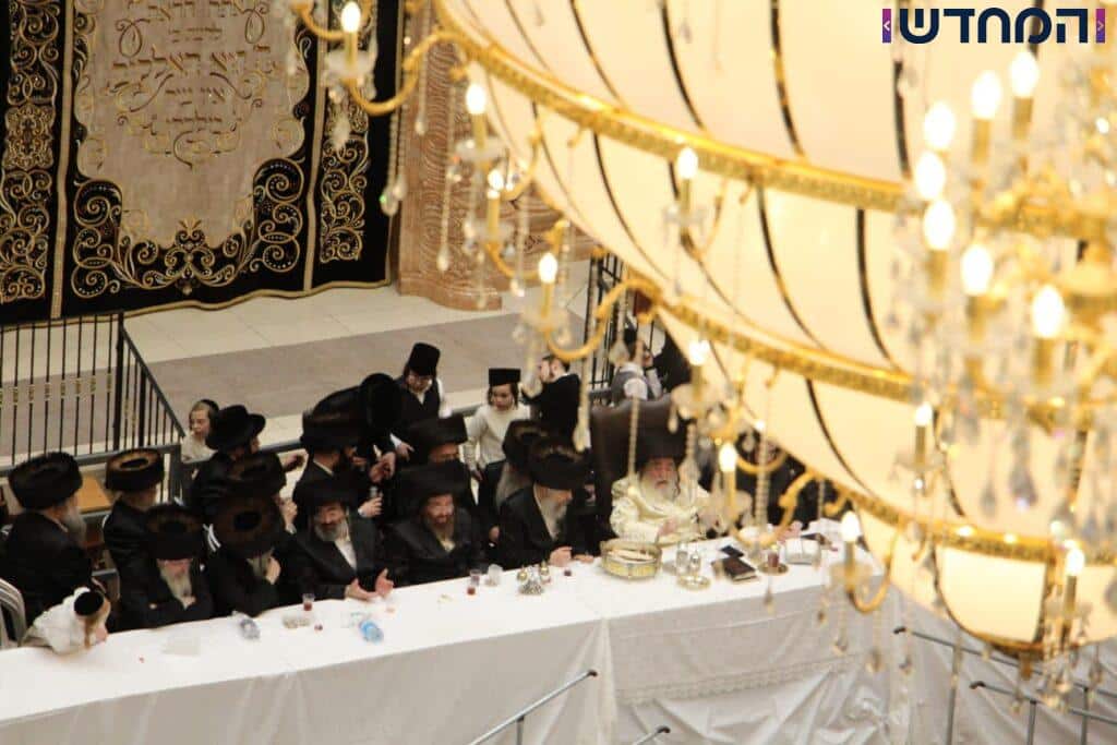 "לכוון על הרבי מבעלזא": טיש נעילת החג בויז'ניץ'