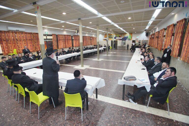 נציגי הקהילות במפגש במירון בראשות השר פרוש והפרויקטור דייטש