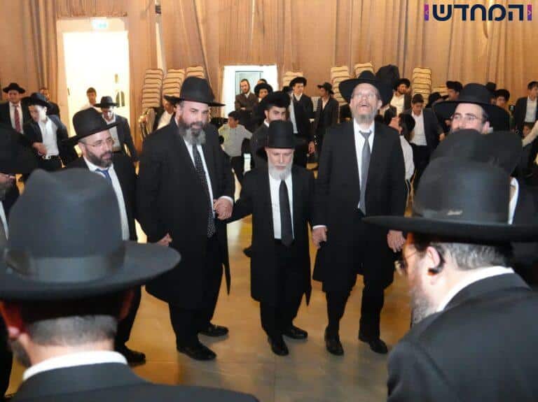 בישיבת אבני נזר הקבילו את ראש הישיבה ברגל