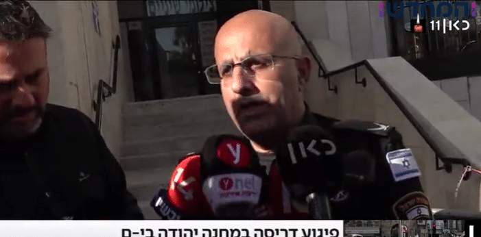 מפקד המשטרה עדכן את העיתונאים: "למחבל עבר לאומני" מפקד המשטרה עדכן את העיתונאים: "למחבל עבר לאומני"