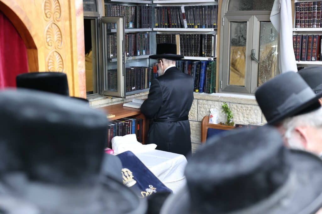 יממה לפני: כ"ק האדמו"ר מבאיאן ביקר בציון הרשב"י