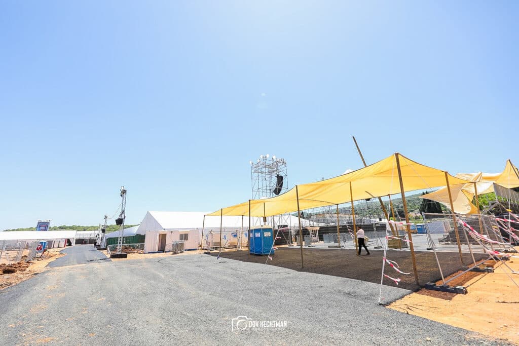 יממה וחצי להילולא: הצלם החב"די תיעד את ההכנות