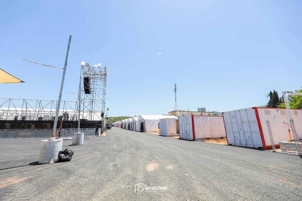 יממה וחצי להילולא: הצלם החב"די תיעד את ההכנות