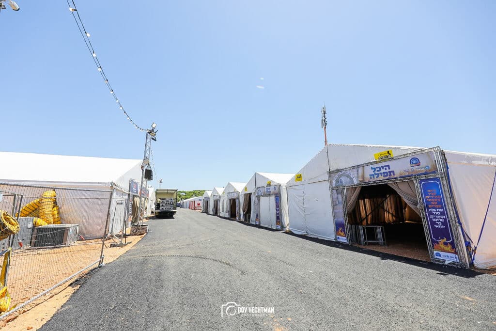 יממה וחצי להילולא: הצלם החב"די תיעד את ההכנות