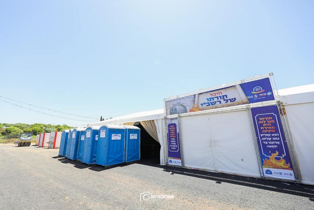 יממה וחצי להילולא: הצלם החב"די תיעד את ההכנות