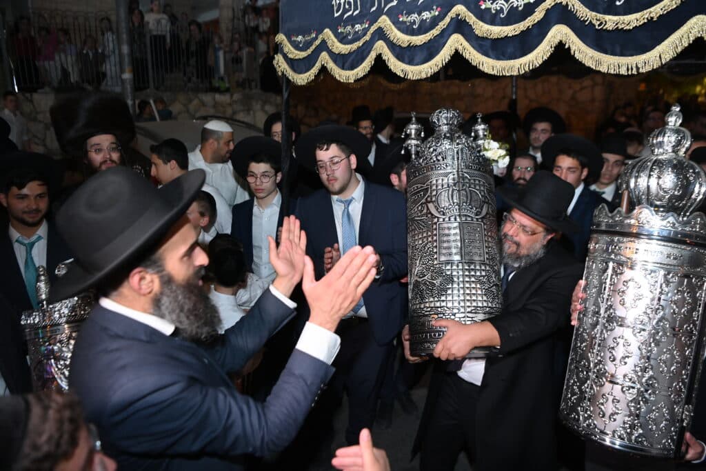 בישיבת 'תורת אברהם' חגגו מעמד הכנסת ספר תורה